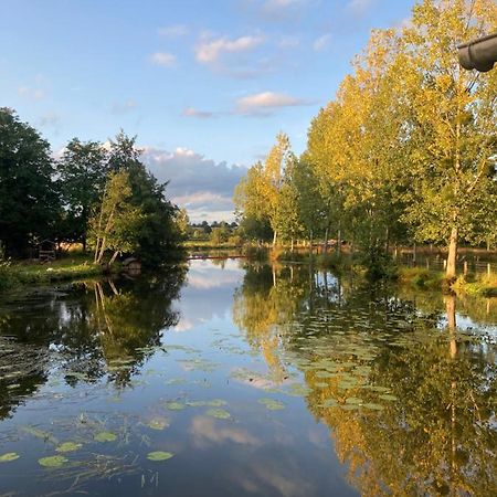 Bed and Breakfast Le Moulin De Bretigneul Saint-Aubin-des-Landes Esterno foto